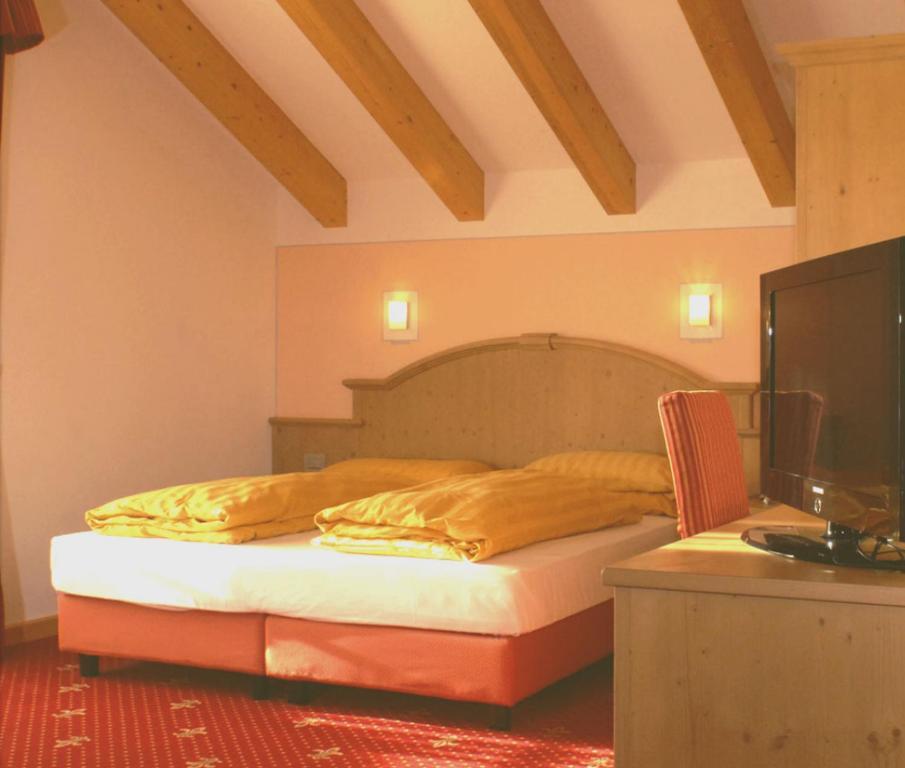 Hotel Scoiattolo Teser im Fleimtal Zimmer foto